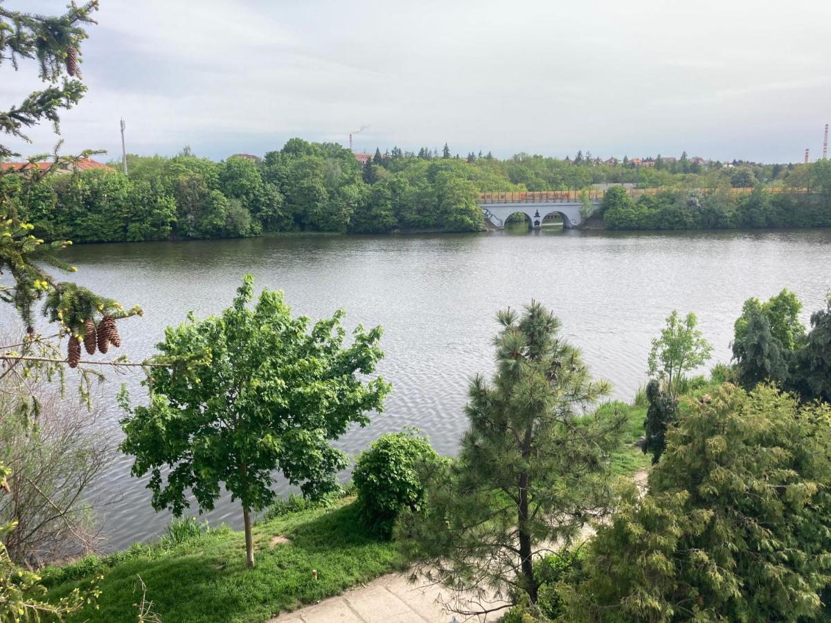 Apartments Near The Pond Прага Екстер'єр фото